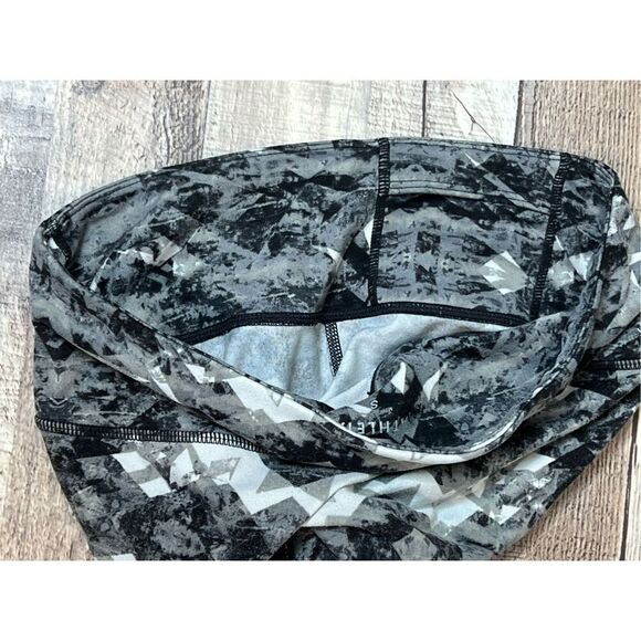 Athleta Cosmic Chaturanga Black White Capri Cropped Activewear Leggings SMALL - Picture 4 of 12